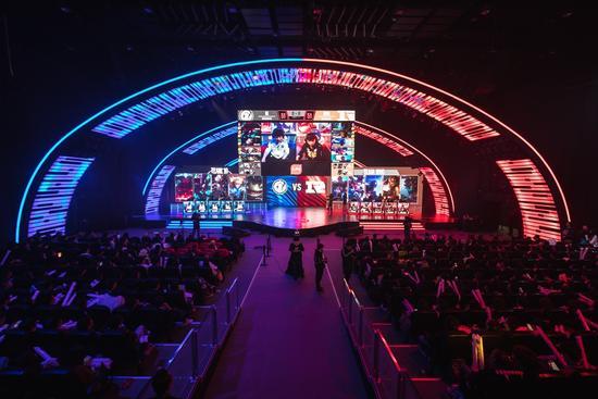 地容忍了他 地容忍了他